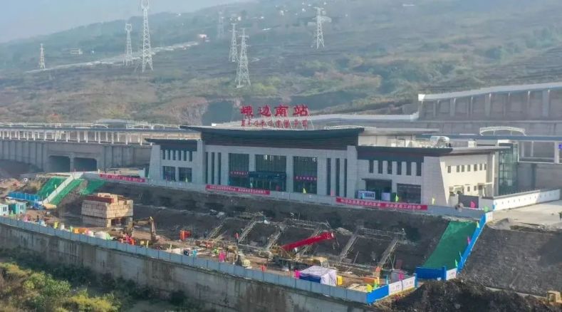 成昆鐵路擴(kuò)能改造工程峨冕段新建客站完工亮相389.jpg